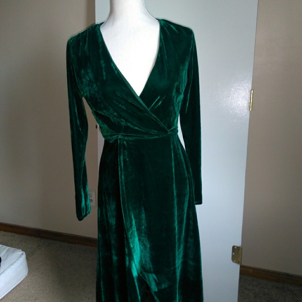*NWOT* Velvet Long Sleeve Holiday Dress